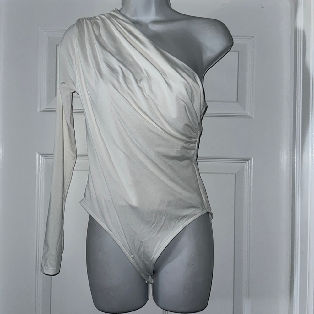NWOT Zar One shoulder Bodysuit Sz M